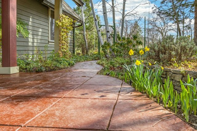 523 Strawberry Lane, Ashland, OR 97520