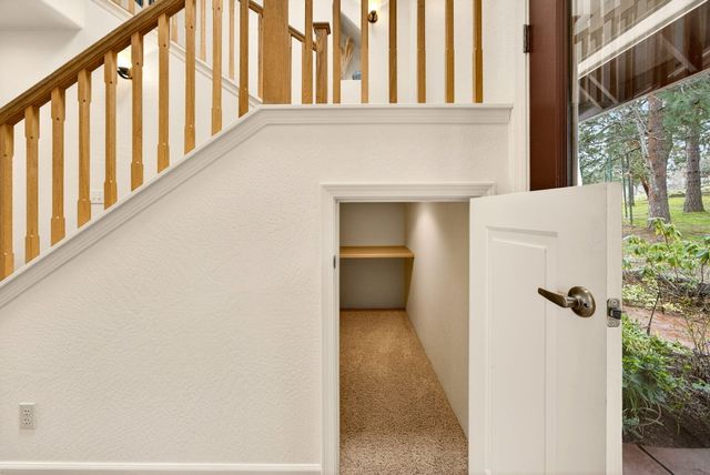 523 Strawberry Lane, Ashland, OR 97520