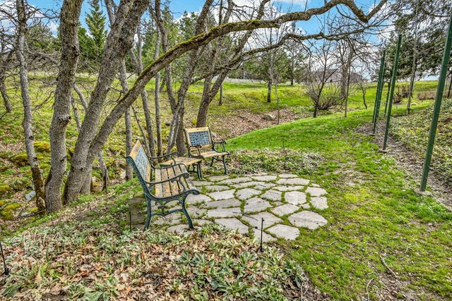 523 Strawberry Lane, Ashland, OR 97520