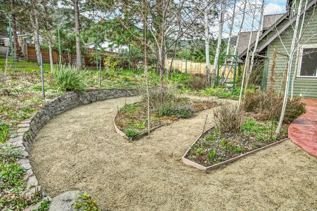 523 Strawberry Lane, Ashland, OR 97520