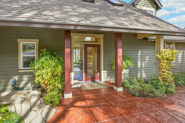 523 Strawberry Lane, Ashland, OR 97520