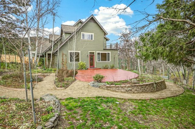 523 Strawberry Lane, Ashland, OR 97520