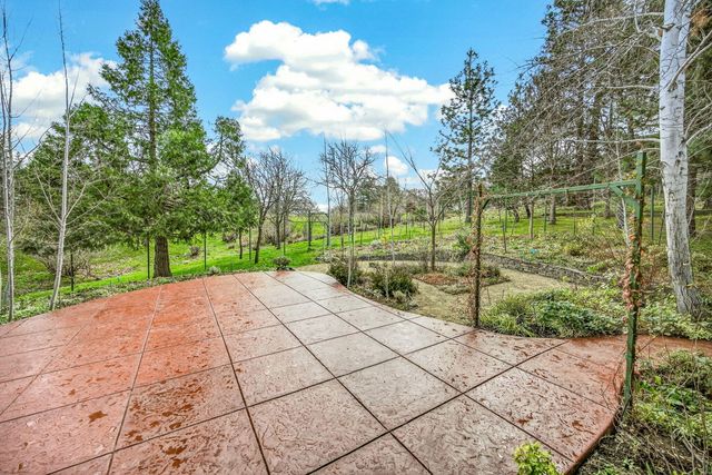 523 Strawberry Lane, Ashland, OR 97520