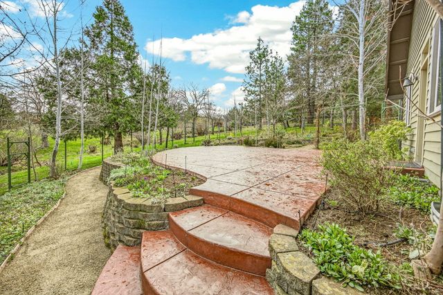 523 Strawberry Lane, Ashland, OR 97520