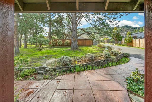 523 Strawberry Lane, Ashland, OR 97520