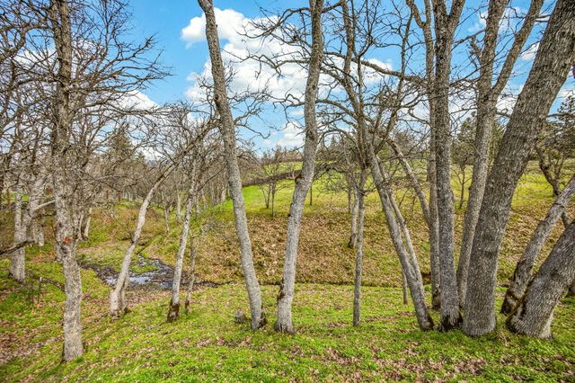 523 Strawberry Lane, Ashland, OR 97520