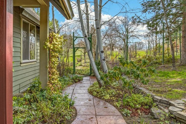 523 Strawberry Lane, Ashland, OR 97520