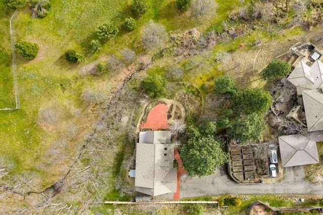 523 Strawberry Lane, Ashland, OR 97520