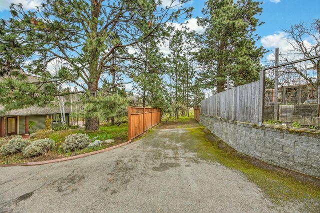 523 Strawberry Lane, Ashland, OR 97520