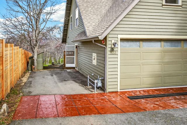 523 Strawberry Lane, Ashland, OR 97520