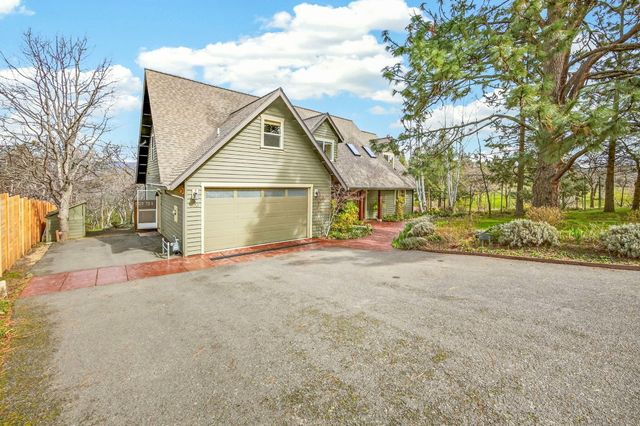 523 Strawberry Lane, Ashland, OR 97520