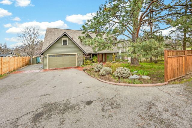 523 Strawberry Lane, Ashland, OR 97520