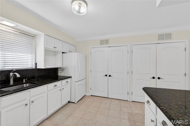 11929 Paradise Lane, Des Peres, MO 63131