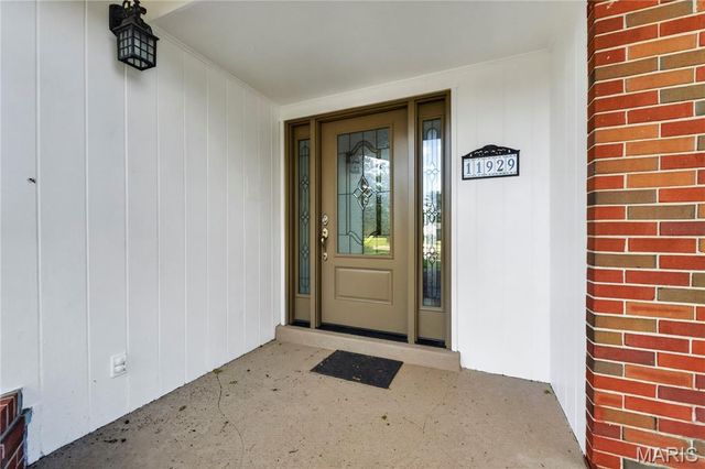 11929 Paradise Lane, Des Peres, MO 63131