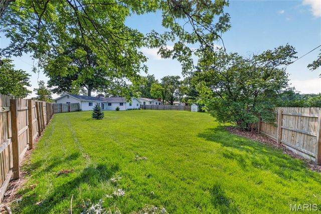 11929 Paradise Lane, Des Peres, MO 63131