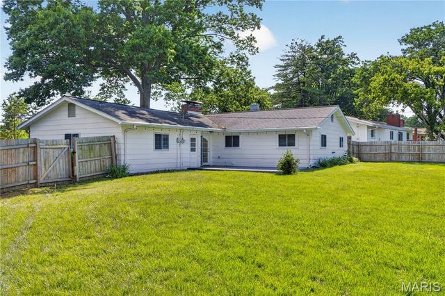 11929 Paradise Lane, Des Peres, MO 63131