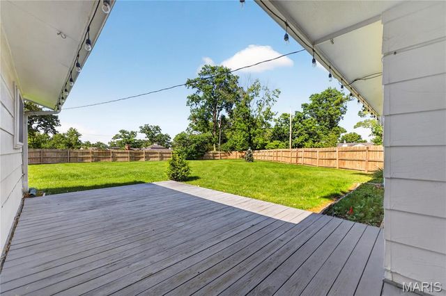 11929 Paradise Lane, Des Peres, MO 63131