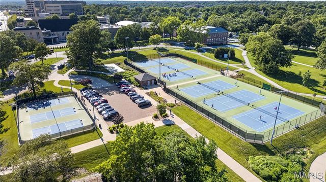 11929 Paradise Lane, Des Peres, MO 63131