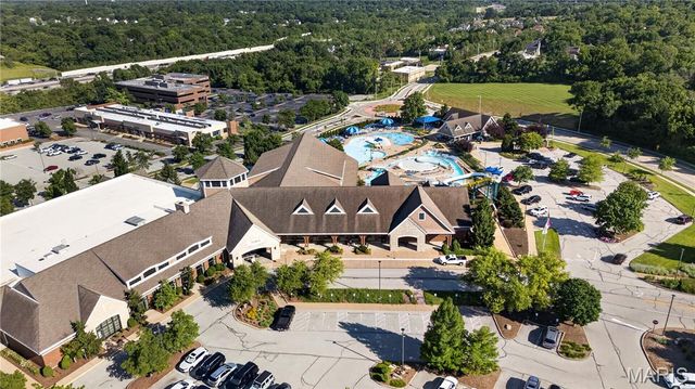 11929 Paradise Lane, Des Peres, MO 63131
