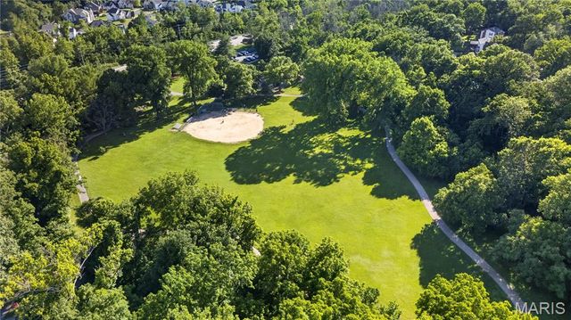 11929 Paradise Lane, Des Peres, MO 63131