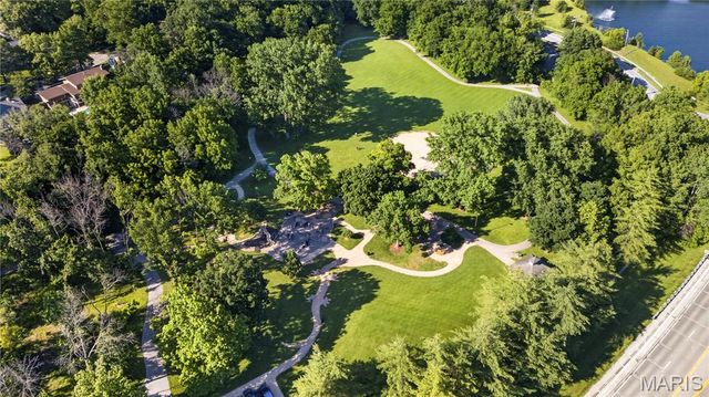 11929 Paradise Lane, Des Peres, MO 63131