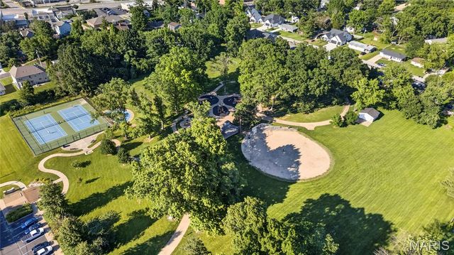 11929 Paradise Lane, Des Peres, MO 63131