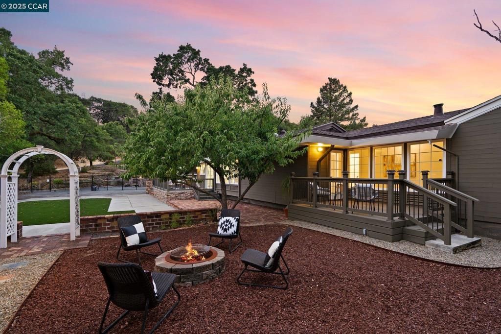 122 Stein Way, Orinda, CA 94563