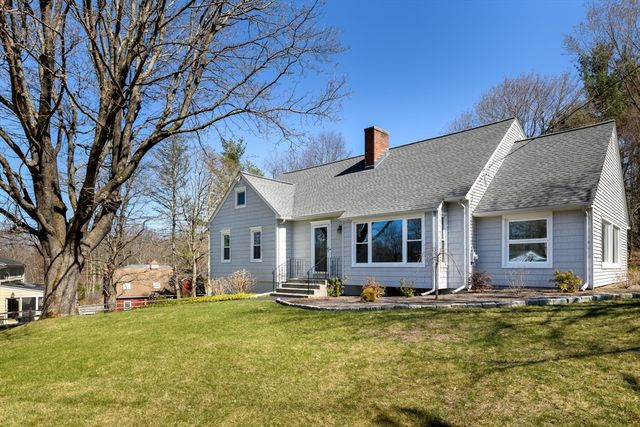 14 Wyndhurst Dr, Holden, MA 01520