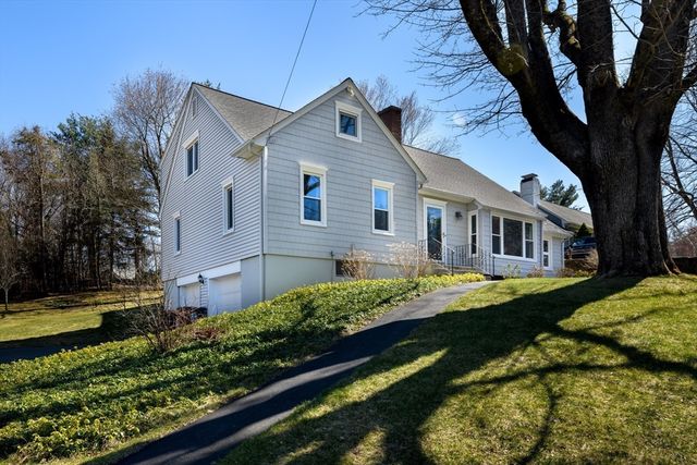 14 Wyndhurst Dr, Holden, MA 01520