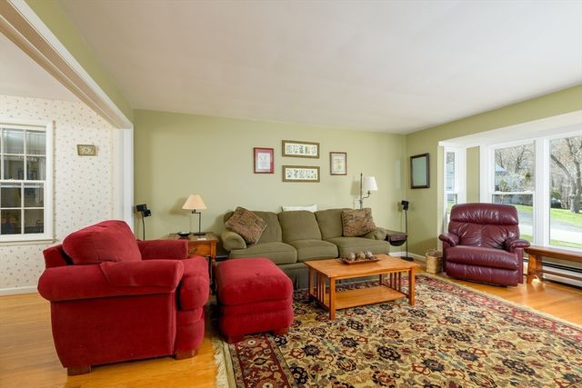 14 Wyndhurst Dr, Holden, MA 01520