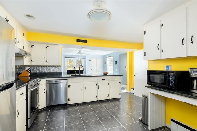 14 Wyndhurst Dr, Holden, MA 01520