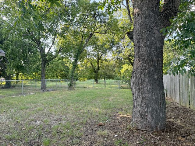 101 W Fm 6, Nevada, TX 75173