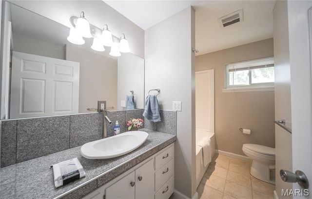 612 N Commercial Street, Crocker, MO 65452