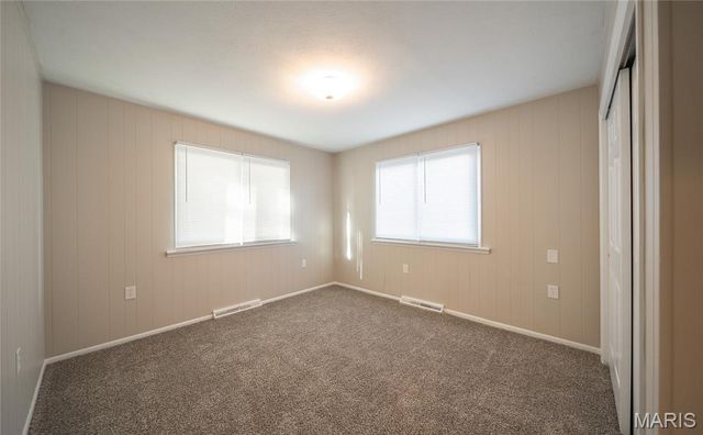 612 N Commercial Street, Crocker, MO 65452