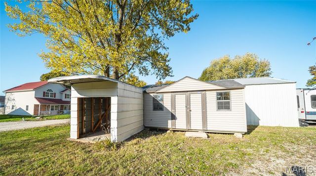 612 N Commercial Street, Crocker, MO 65452