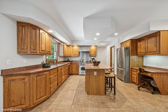 2504 N Blue Mound Drive, Valparaiso, IN 46383