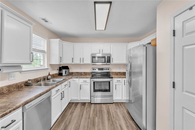 102 Lochenshire Place, Belton, SC 29627