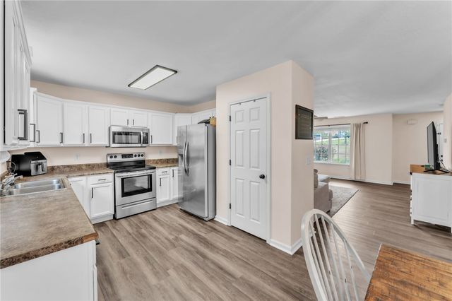 102 Lochenshire Place, Belton, SC 29627