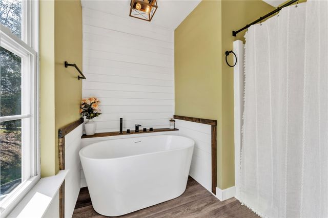 102 Lochenshire Place, Belton, SC 29627