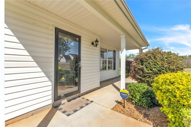 102 Lochenshire Place, Belton, SC 29627