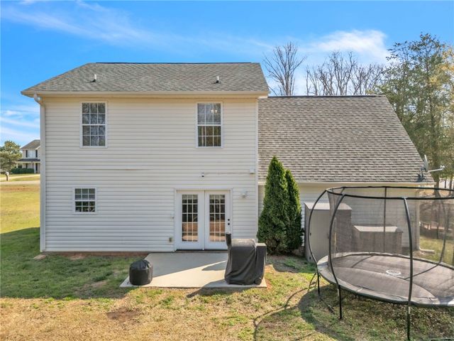 102 Lochenshire Place, Belton, SC 29627