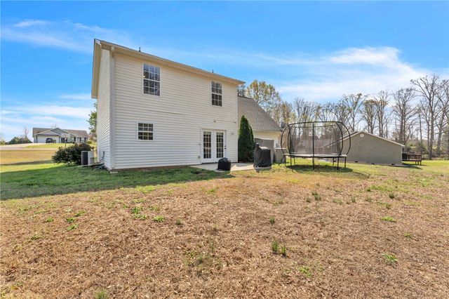 102 Lochenshire Place, Belton, SC 29627