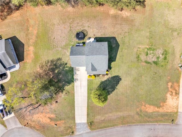 102 Lochenshire Place, Belton, SC 29627