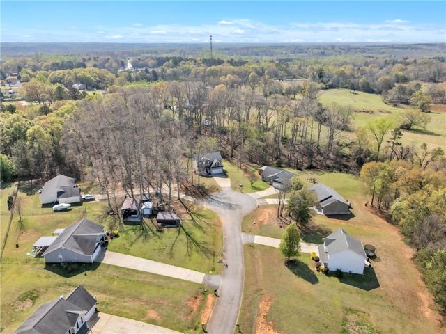 102 Lochenshire Place, Belton, SC 29627