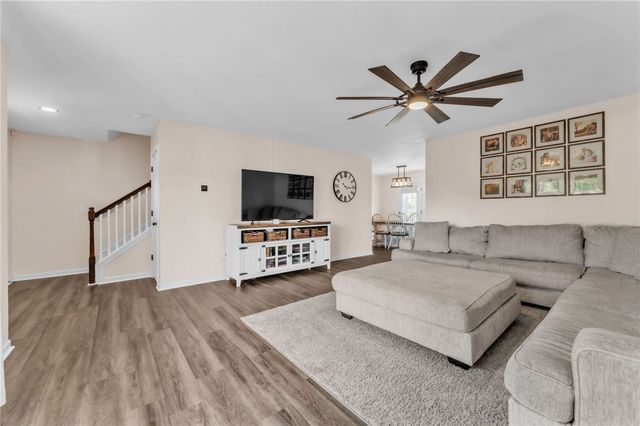 102 Lochenshire Place, Belton, SC 29627