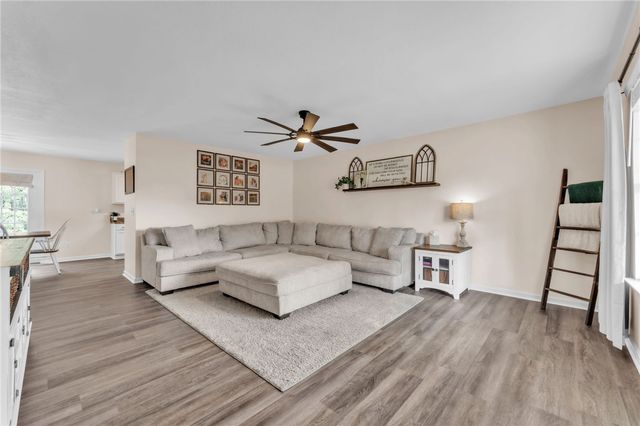 102 Lochenshire Place, Belton, SC 29627