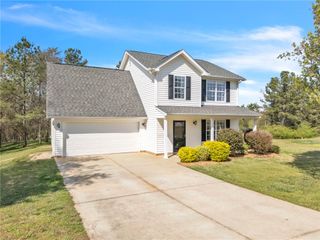102 Lochenshire Place, Belton, SC 29627