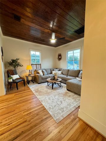 2109 Gentry Street, Houston, TX 77009