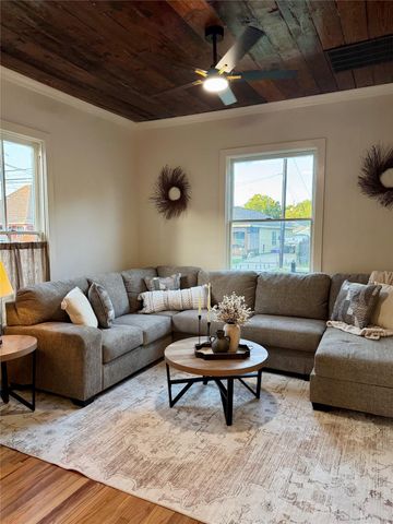 2109 Gentry Street, Houston, TX 77009