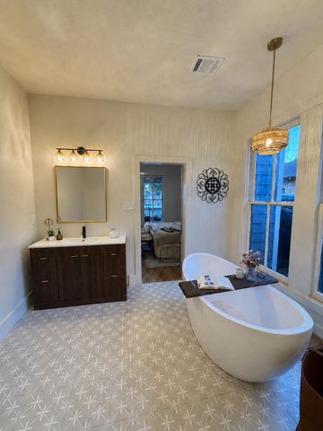 2109 Gentry Street, Houston, TX 77009